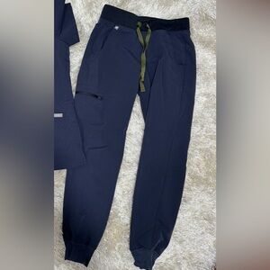 FIGS SCRUB PANTS. ZAMORA JOGGER.